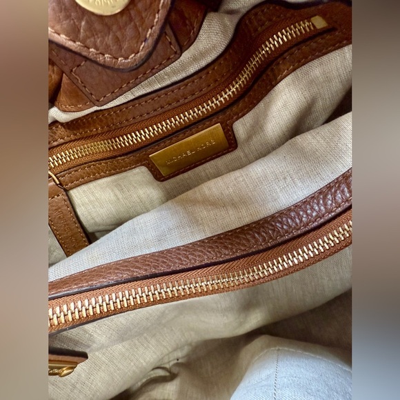 Michael Kors "Skorpios" Pebbled Leather Bag EUC - Picture 10 of 12